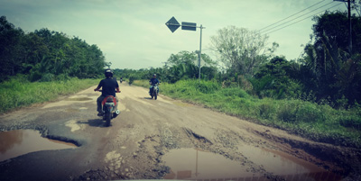 Jalan Poros Pakning-Dumai Makin Parah, KNPI Bukit Batu Tagih Janji Gubri Syamsuar Bangun Riau Pesisi